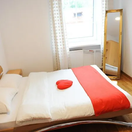 Location 3 Bedroom * וילנה