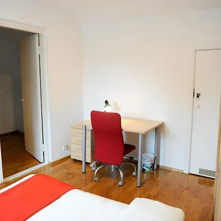 Location 3 Bedroom דירה