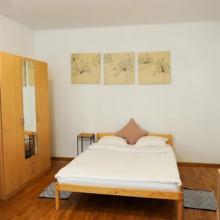 Location 3 Bedroom וילנה